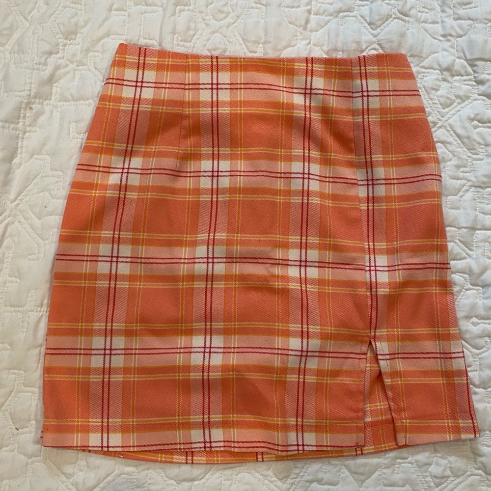 CUTE pladded skirt! Adorable with a white shirt or really anything!!